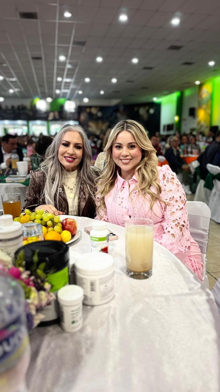 Jackie Jaimes con Fabiola y Alan