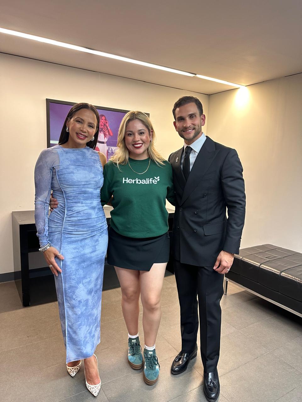 Jackie Jaimes con su equipo